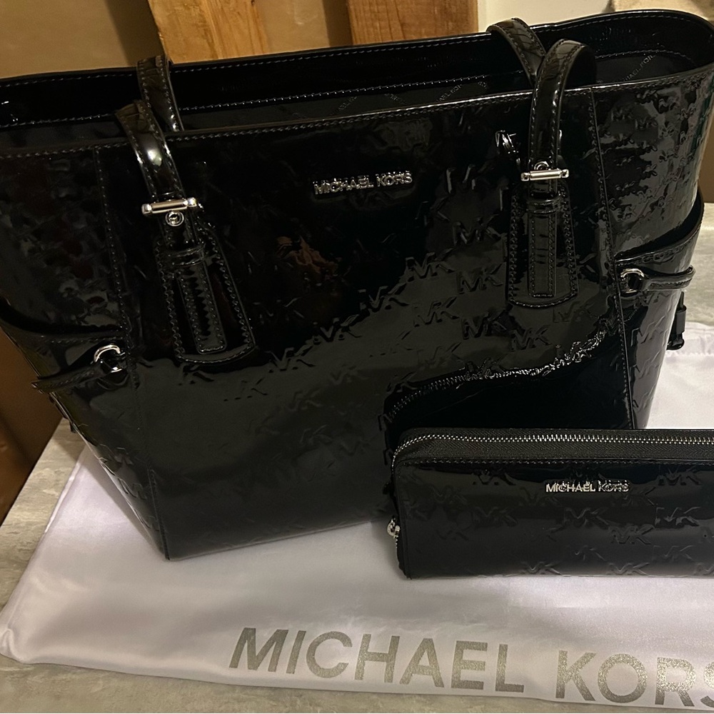Michael Kors Glossy Black Voyager Tote and Wallet Set